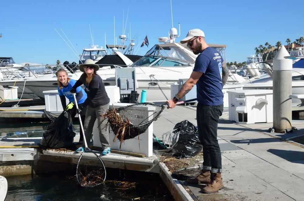Hardworking volunteers clean harbor water: Jillian, Lisa, and Adam