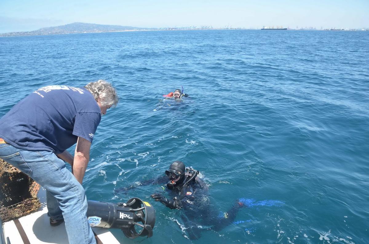 Underwater scooters help divers