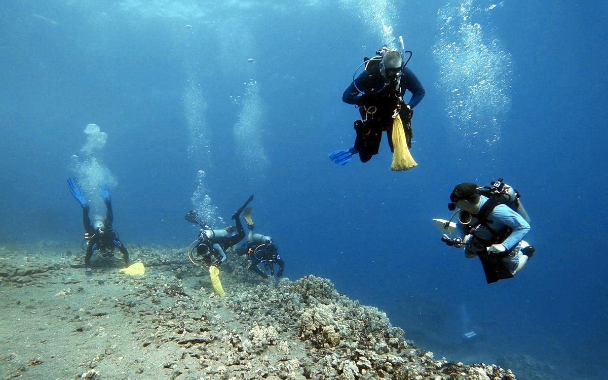 ODA divers remove ghost gear