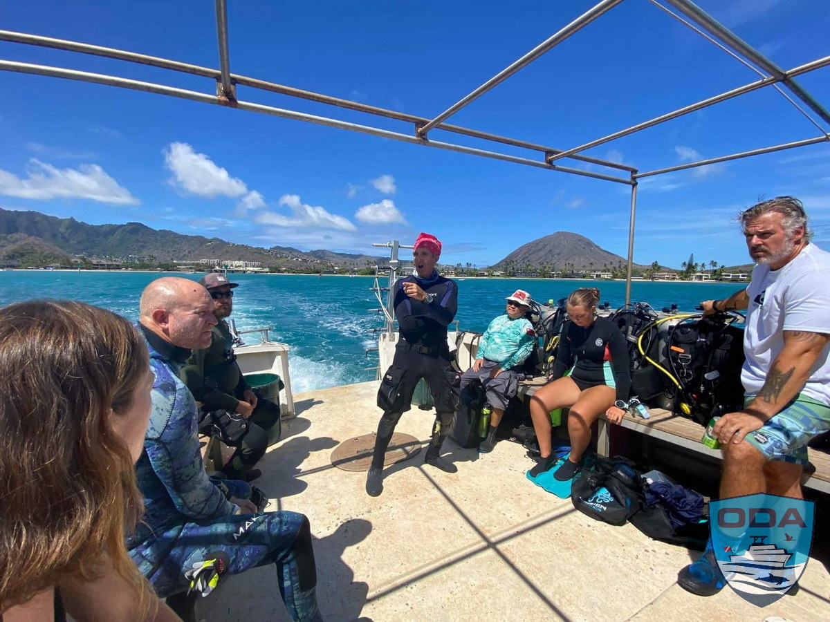 Glenn gives the dive briefing